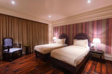 hotel room main image