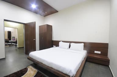 hotel room main image
