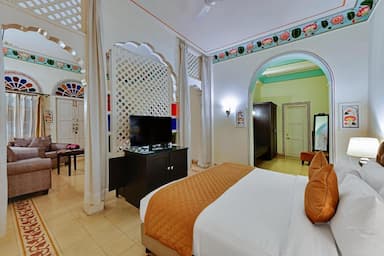 hotel room main image