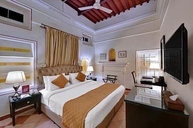 hotel room main image
