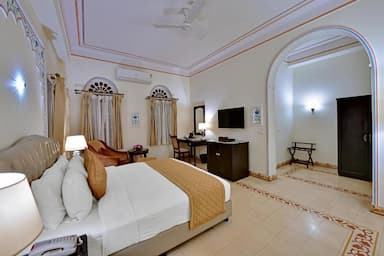 hotel room main image