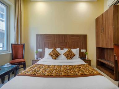 hotel room main image