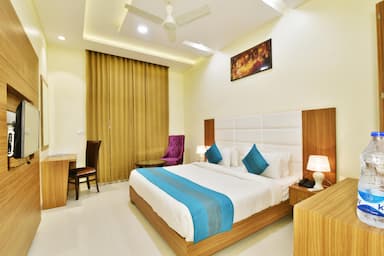 hotel room main image