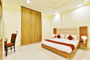 hotel room main image