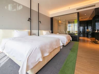 hotel room main image