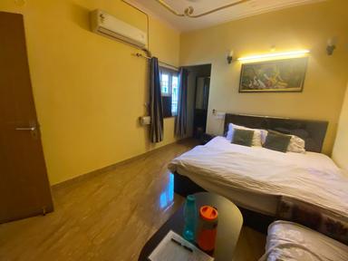 hotel room main image