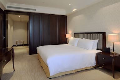 hotel room main image