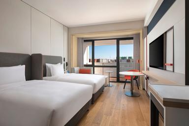 hotel room main image