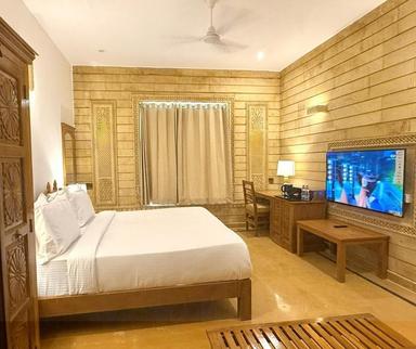 hotel room main image