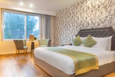 hotel room main image