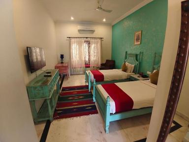 hotel room main image