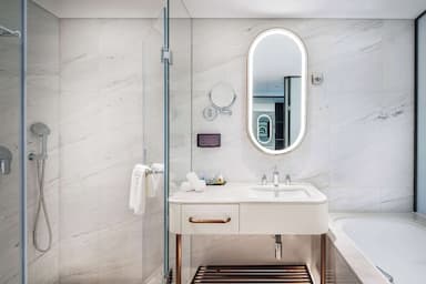 hotel room main image