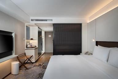 hotel room main image