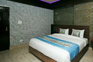 hotel room main image