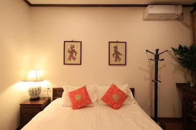 hotel room main image