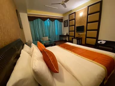 hotel room main image