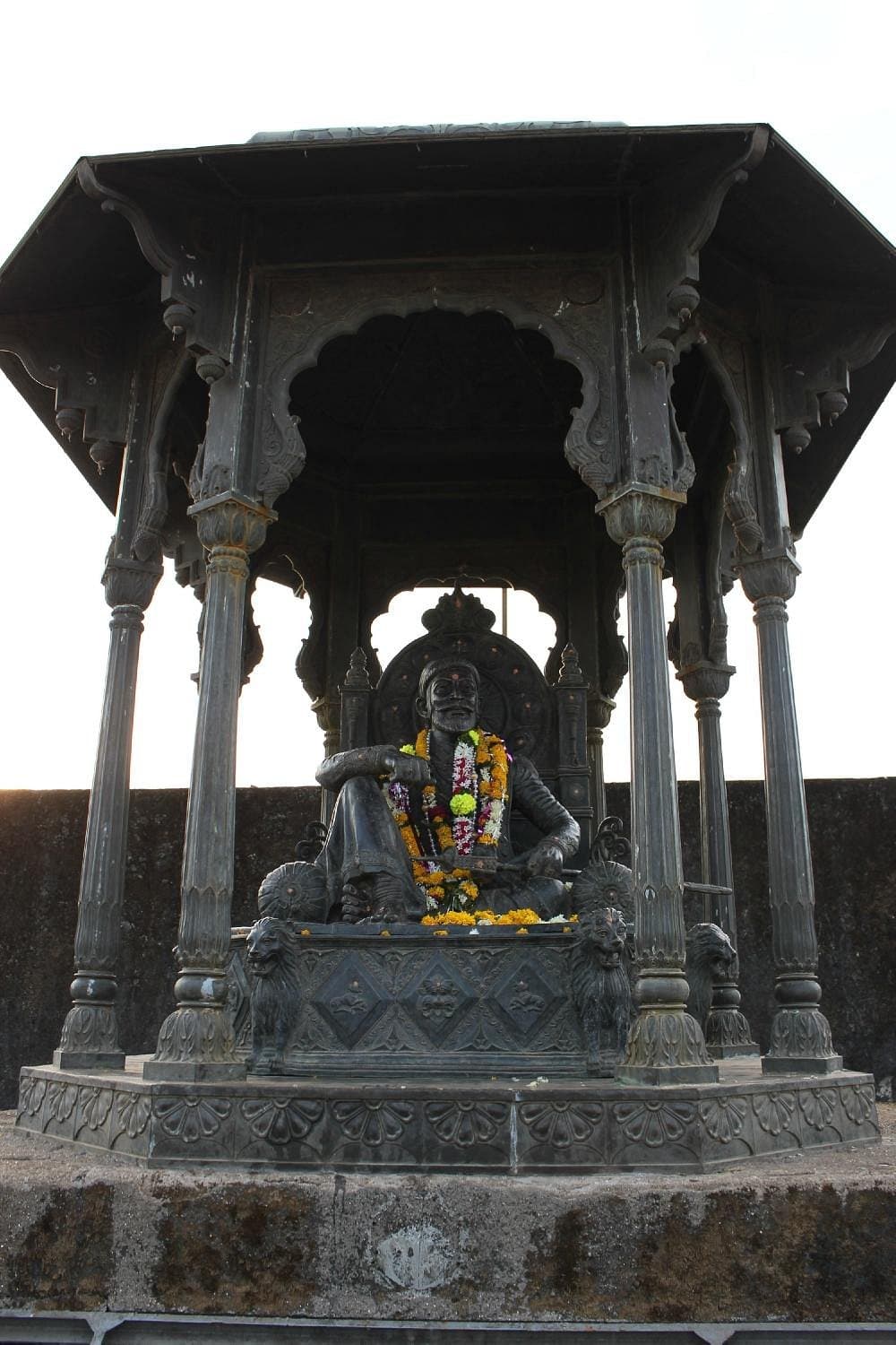 package main image