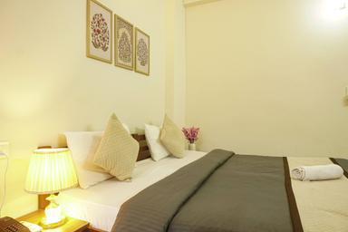 hotel room main image