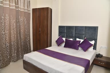 hotel room main image