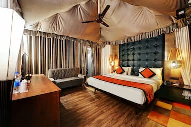 hotel room main image
