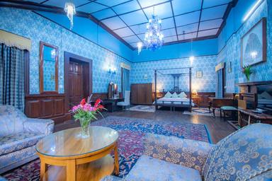 hotel room main image