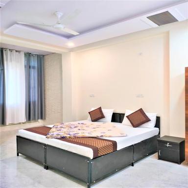 hotel room main image