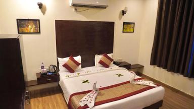 hotel room main image