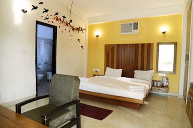 hotel room main image