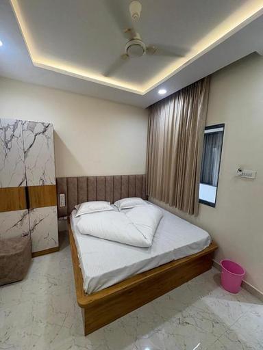 hotel room main image