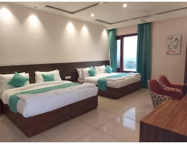 hotel room main image