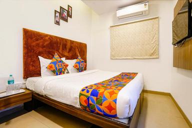 hotel room main image