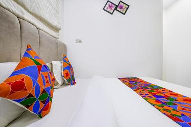 hotel room main image