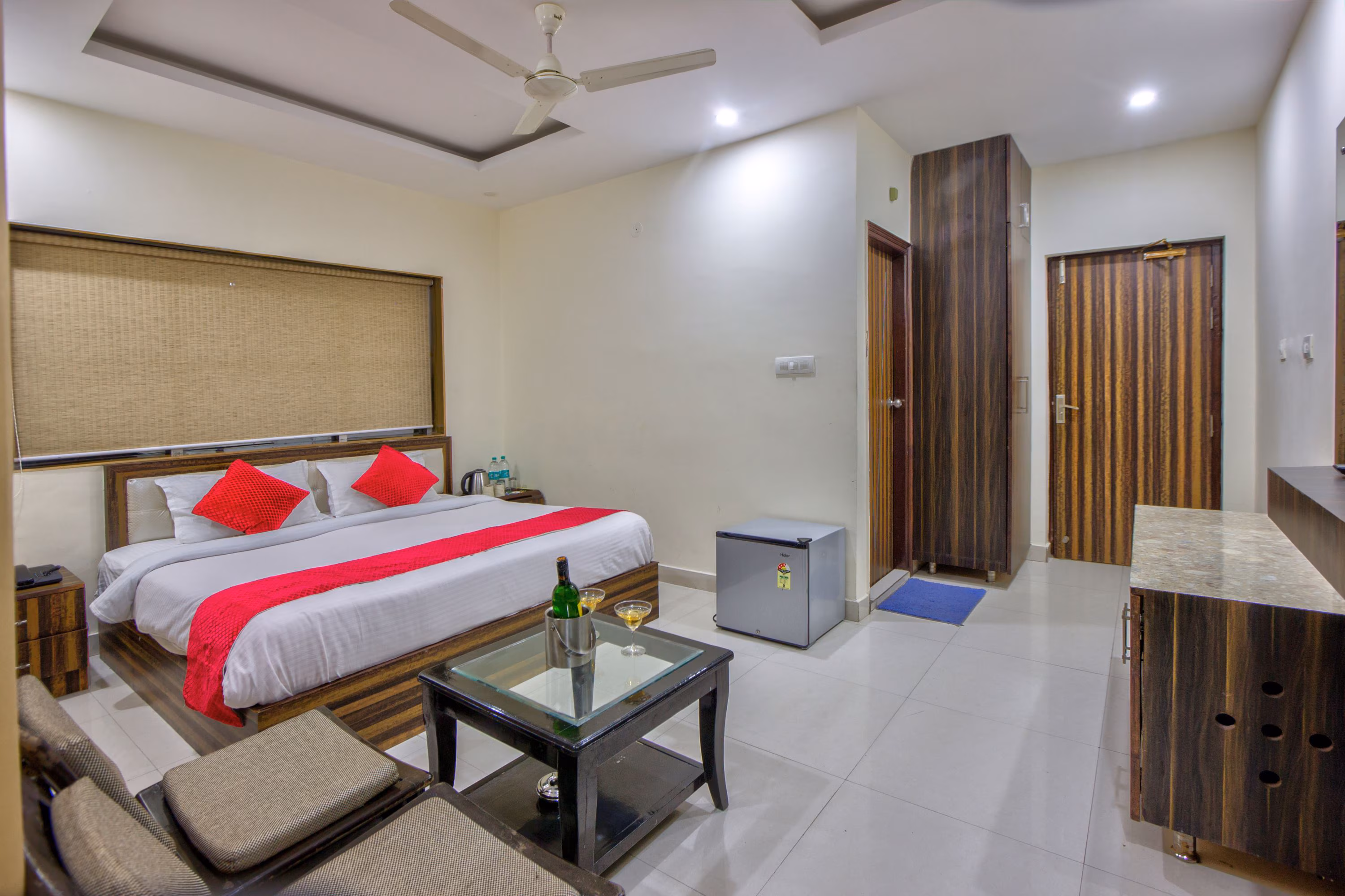 hotel room main image