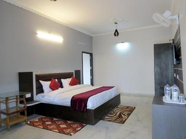 hotel room main image