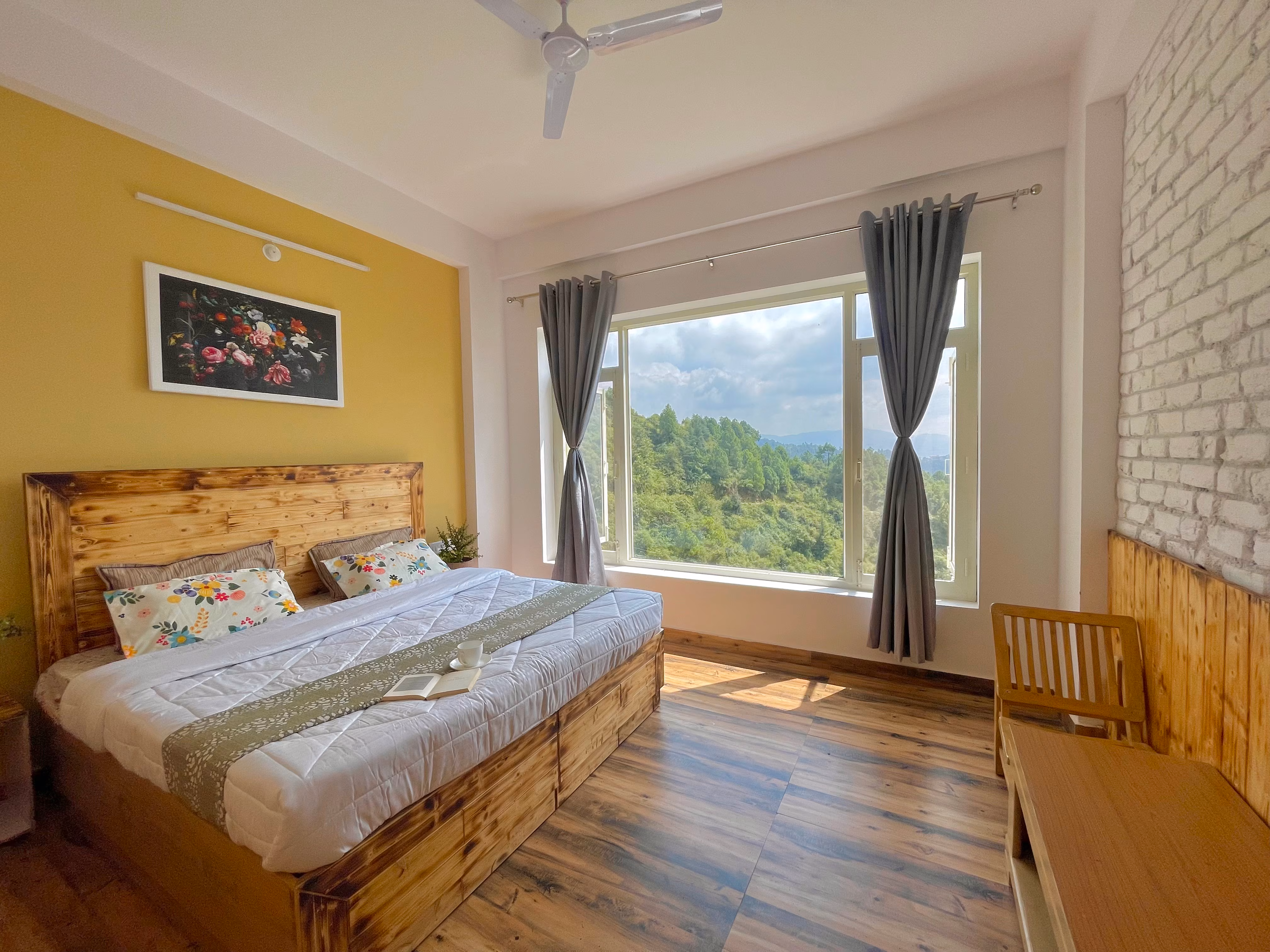 hotel room main image