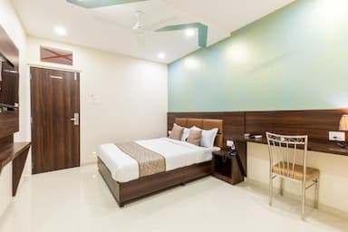 hotel room main image