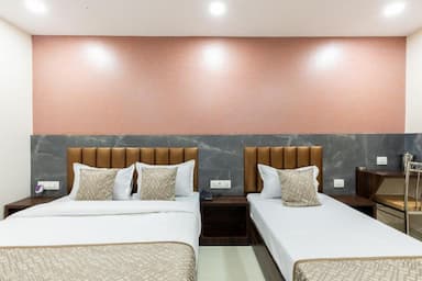 hotel room main image
