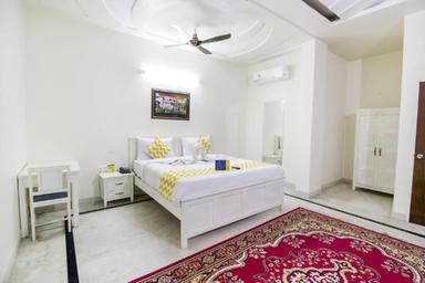 hotel room main image