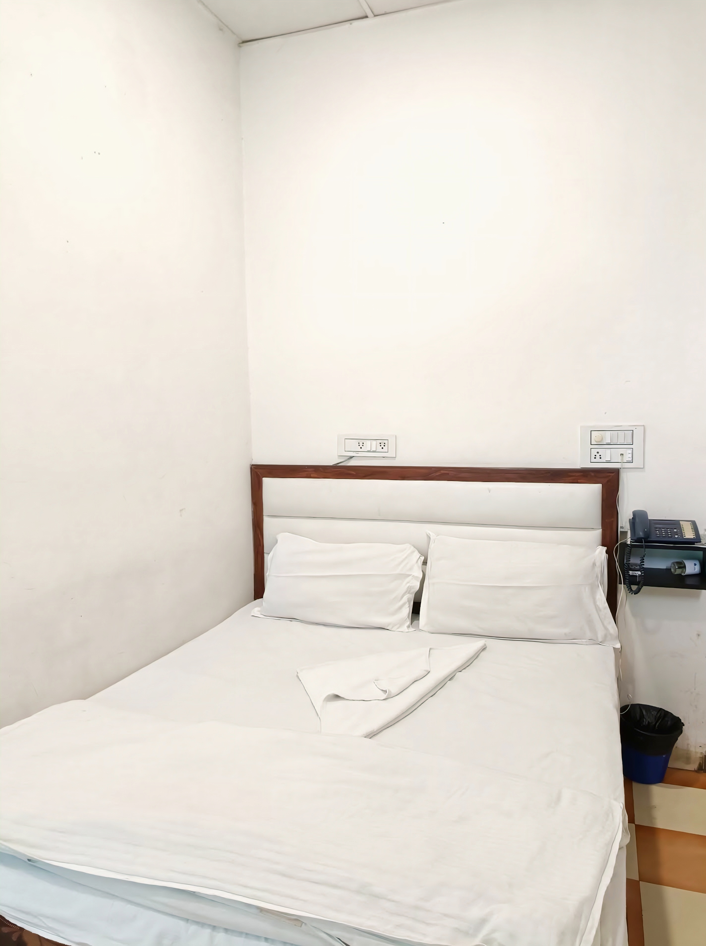 hotel room main image