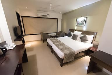 hotel room main image
