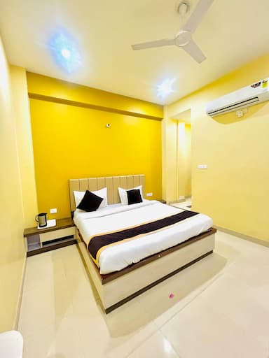 hotel room main image
