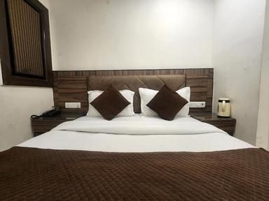 hotel room main image