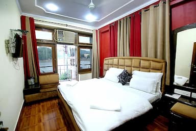 hotel room main image