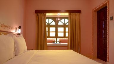 hotel room main image