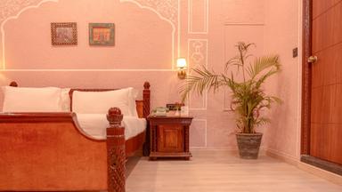 hotel room main image