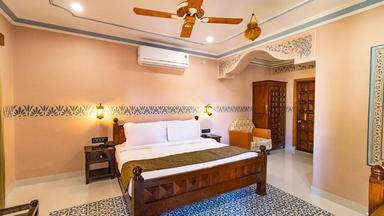 hotel room main image