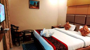 hotel room main image