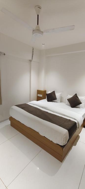 hotel room main image