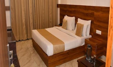 hotel room main image