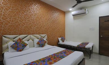 hotel room main image